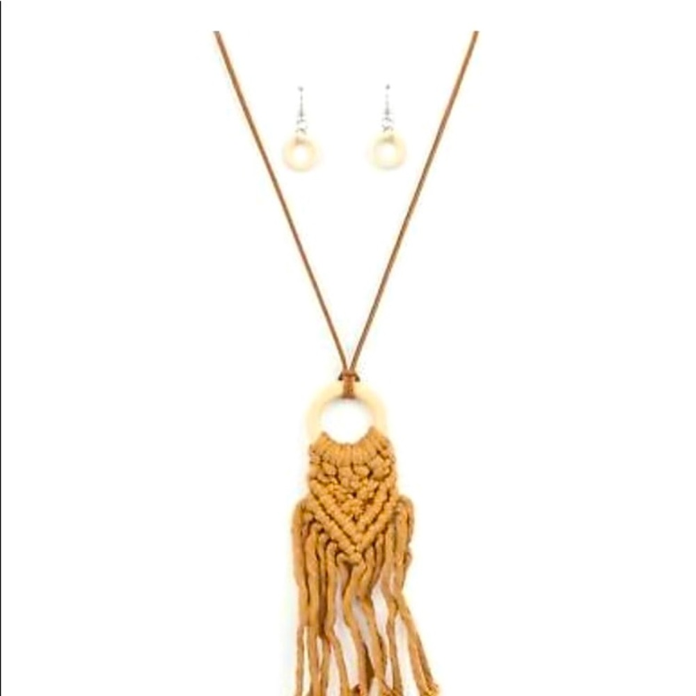 Macramé necklace on a felt rope chain brown